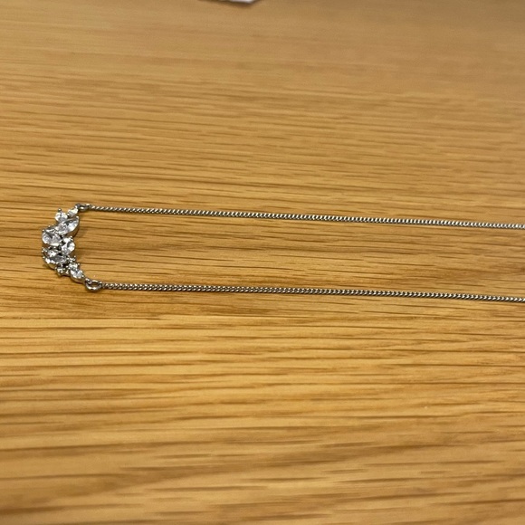 Intricate Crystal Necklace - Picture 3 of 4